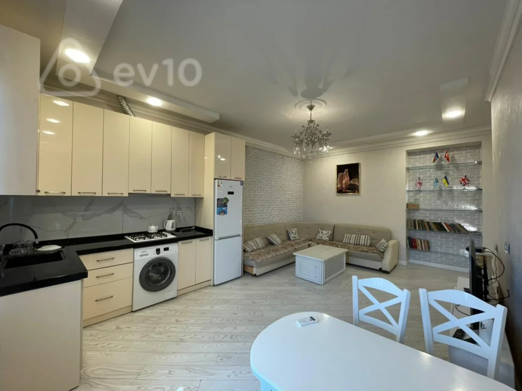 Satılır 2 otaqlı köhnə tikili 53 m²