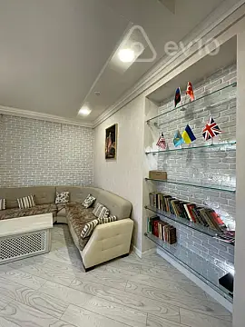 Satılır 2 otaqlı köhnə tikili 53 m²