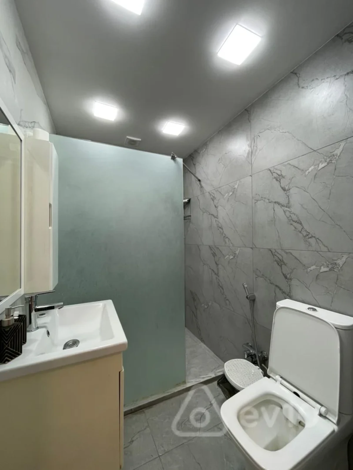 Satılır 2 otaqlı köhnə tikili 53 m²