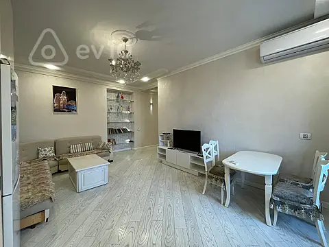 Satılır 2 otaqlı köhnə tikili 53 m²