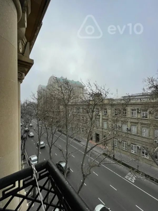 Satılır 2 otaqlı köhnə tikili 53 m²