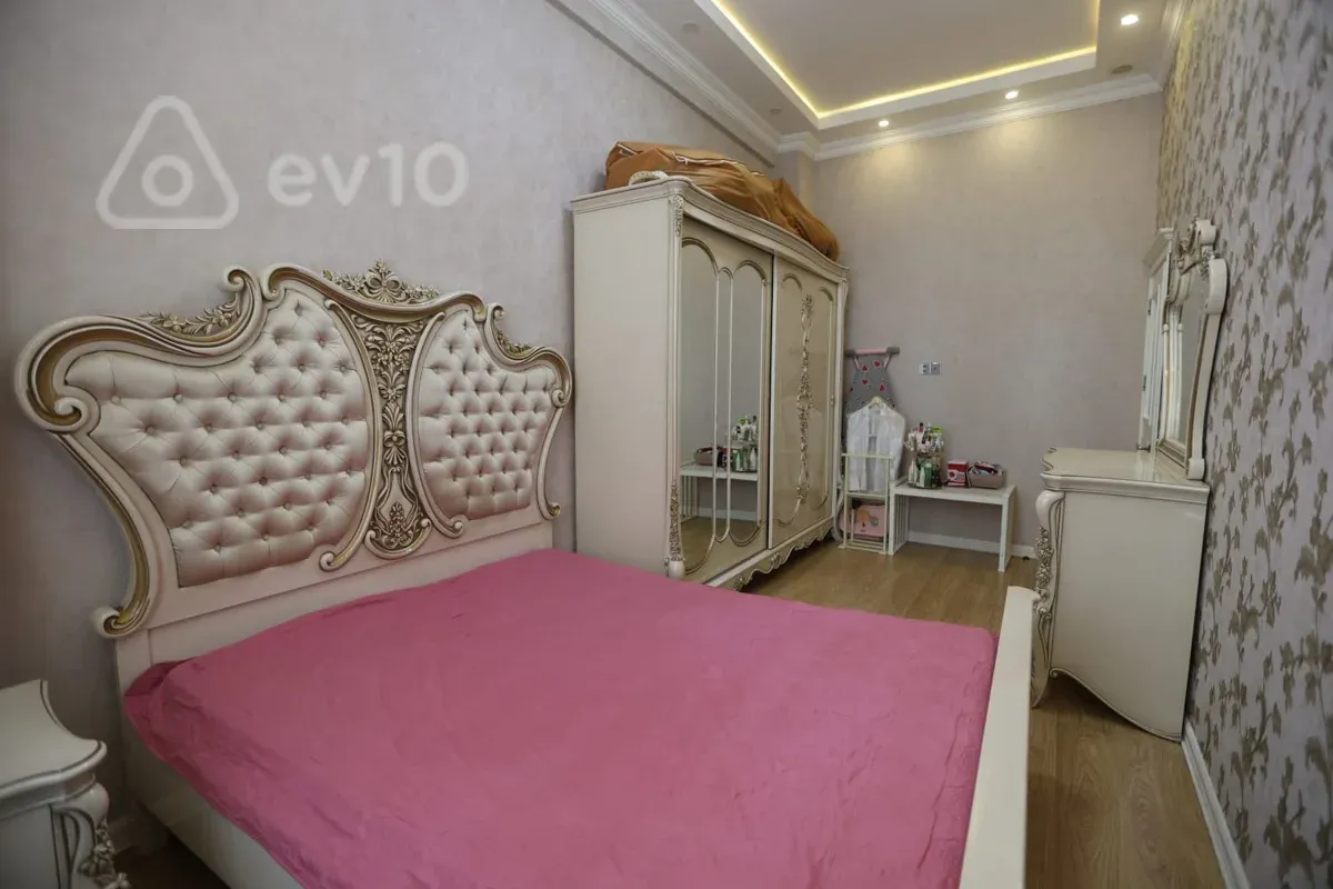 Satılır 3 otaqlı yeni tikili 100 m²