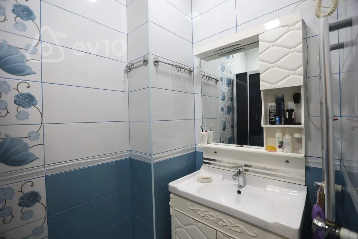 Satılır 3 otaqlı yeni tikili 100 m²