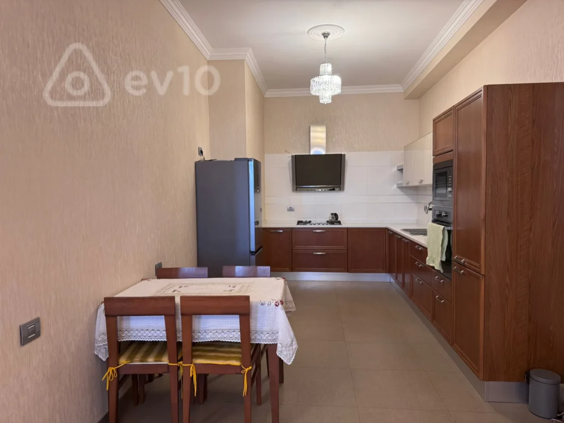 Kirayə verilir 2 otaqlı yeni tikili 125 m²