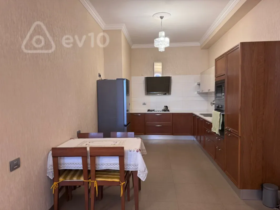 Kirayə verilir 2 otaqlı yeni tikili 125 m²