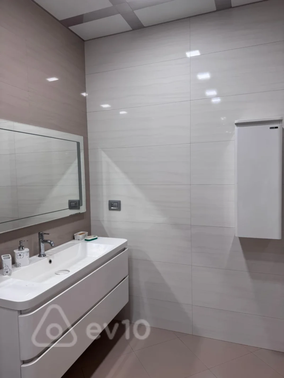 Kirayə verilir 2 otaqlı yeni tikili 125 m²