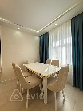 Satılır 2 otaqlı köhnə tikili 60 m²