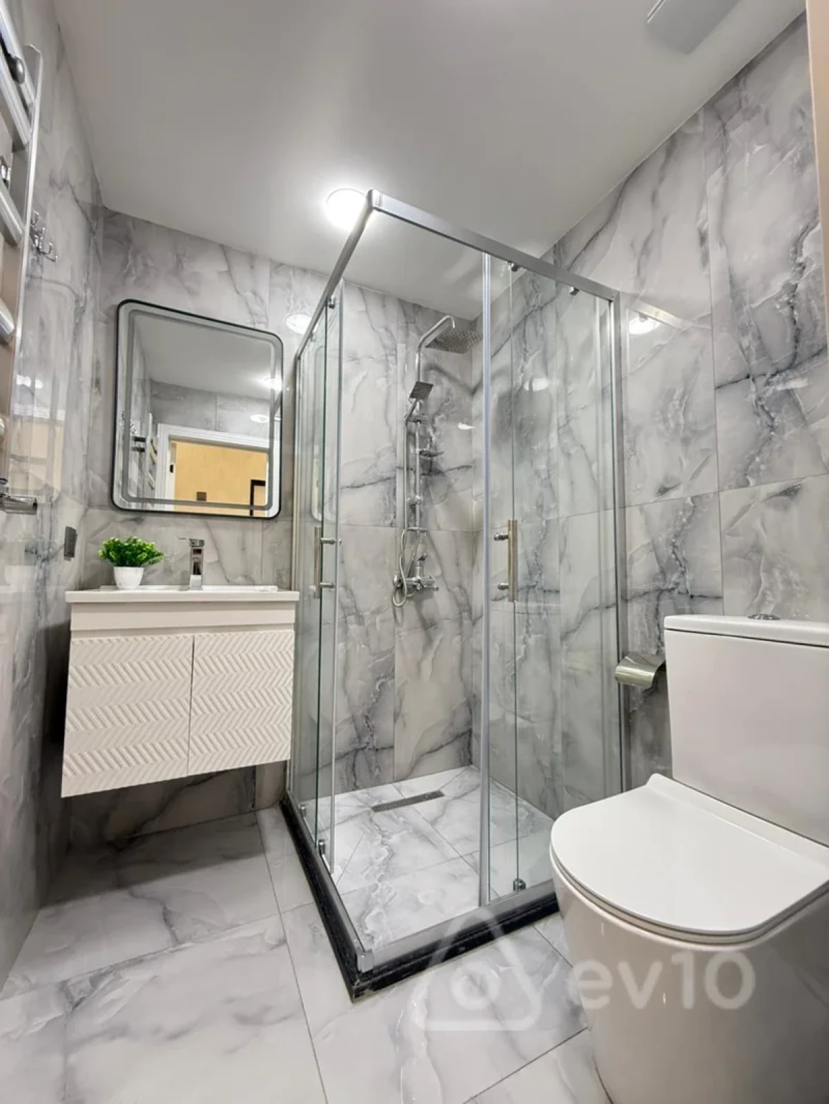 Satılır 2 otaqlı köhnə tikili 60 m²