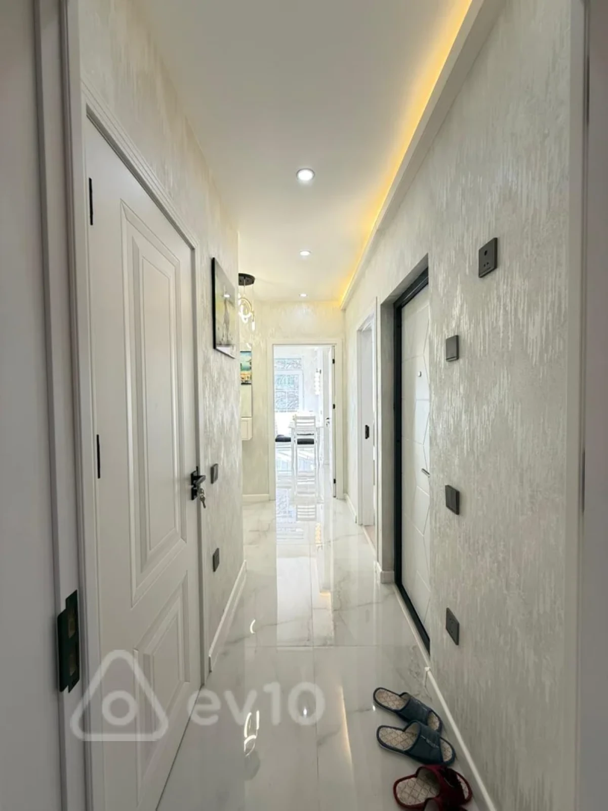 Satılır 2 otaqlı köhnə tikili 60 m²