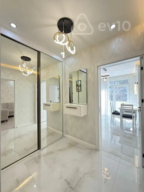 Satılır 2 otaqlı köhnə tikili 60 m²