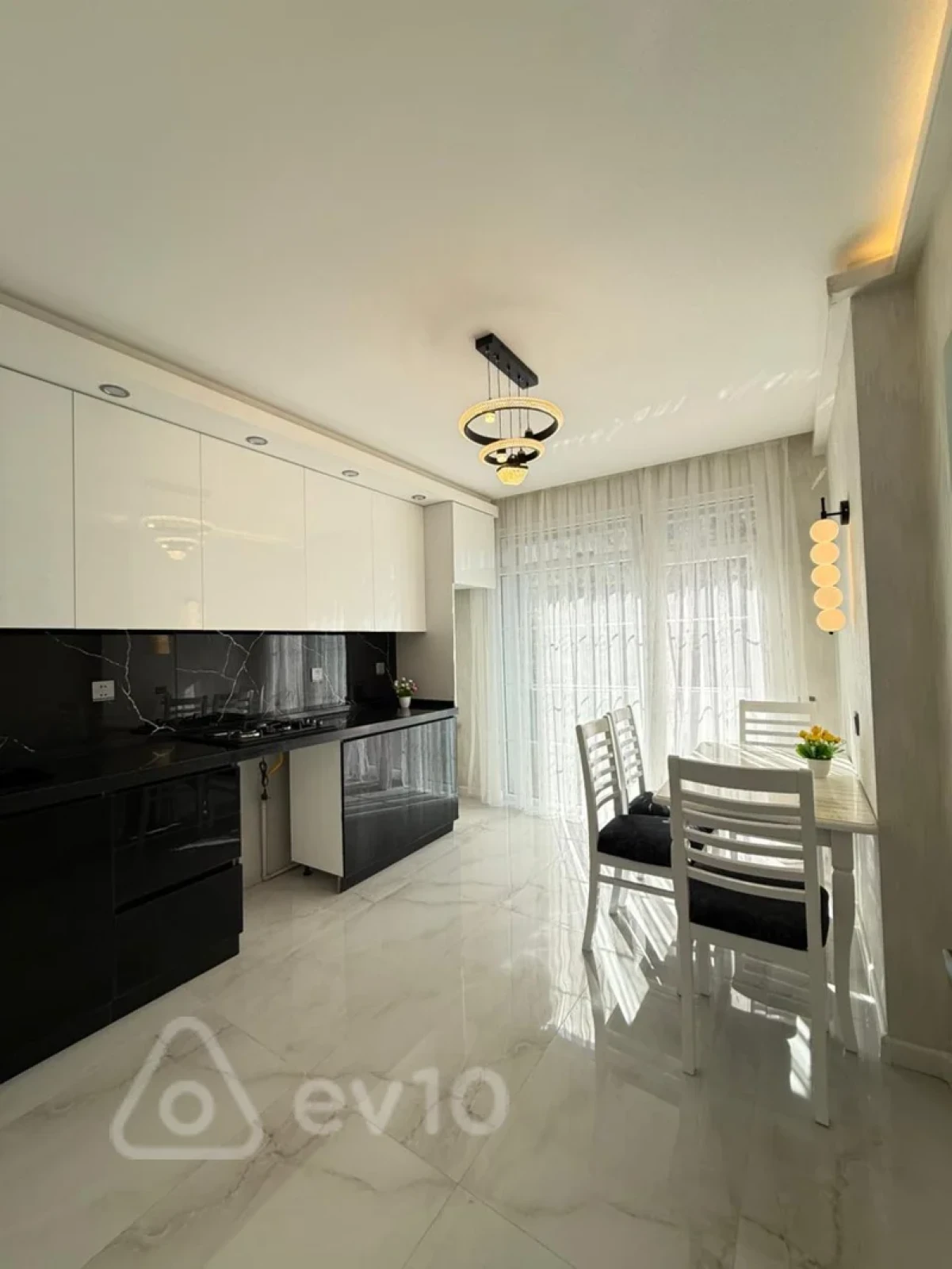 Satılır 2 otaqlı köhnə tikili 60 m²