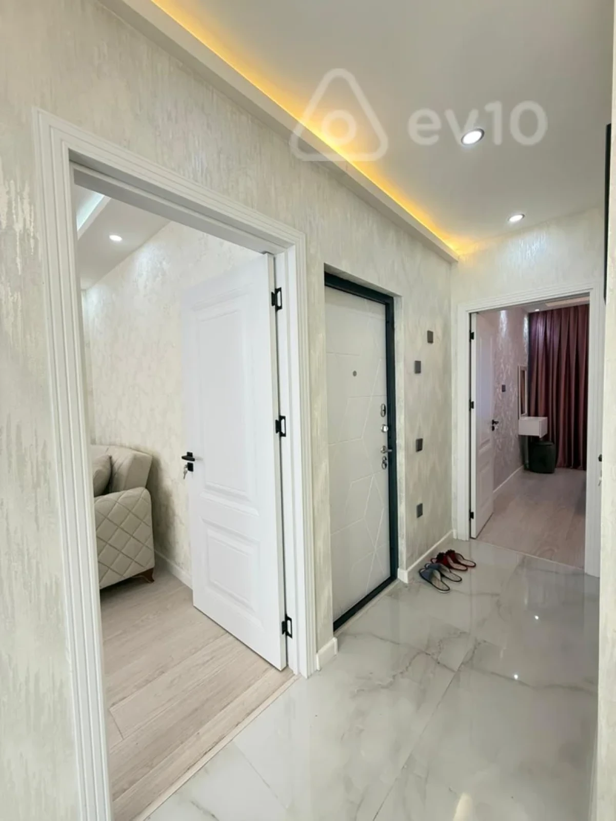 Satılır 2 otaqlı köhnə tikili 60 m²