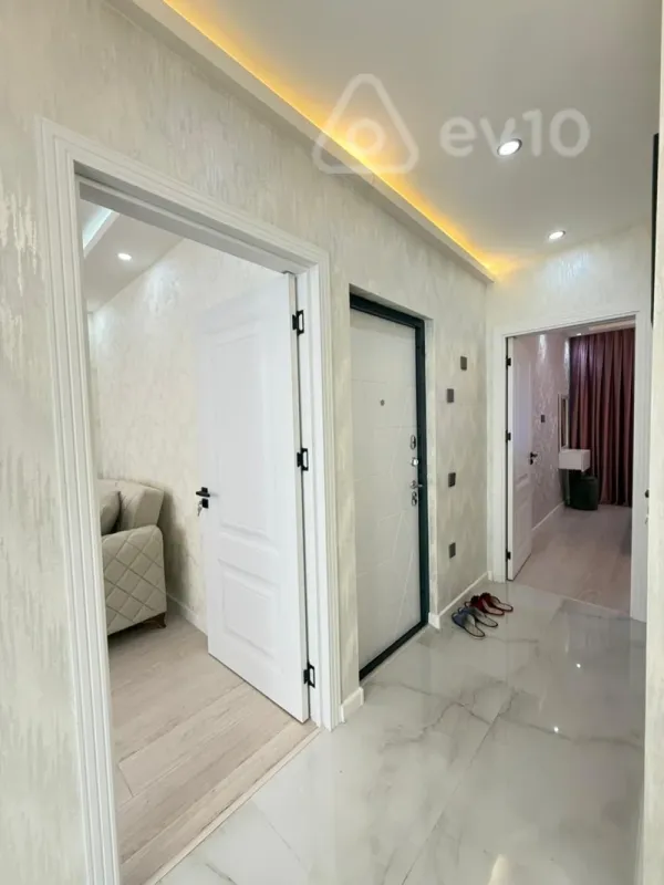 Satılır 2 otaqlı köhnə tikili 60 m²