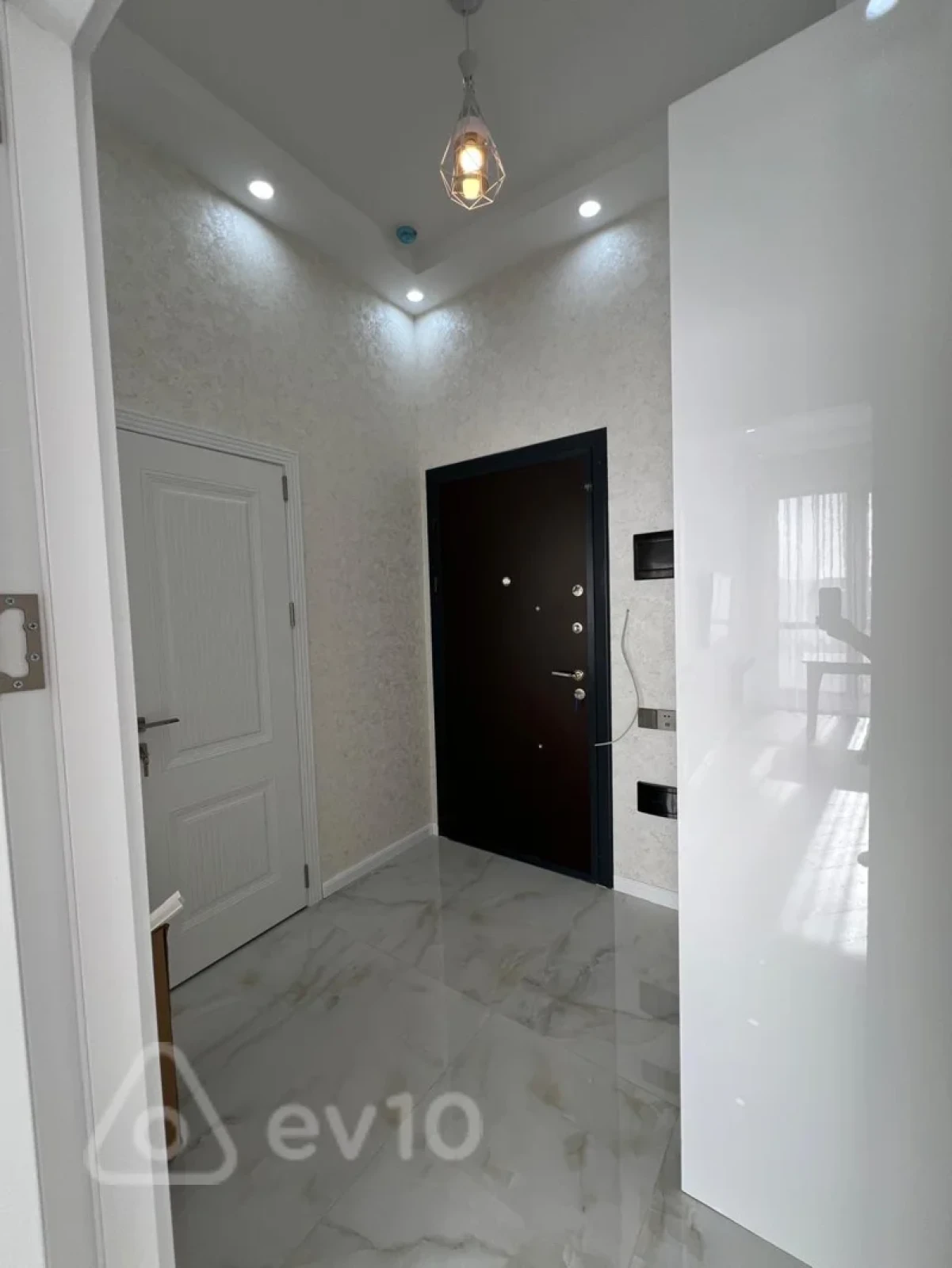 Kirayə verilir 2 otaqlı yeni tikili 60 m²