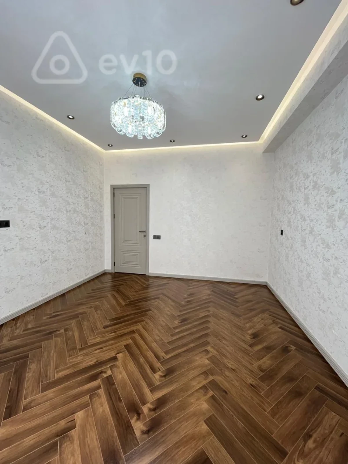Satılır 2 otaqlı yeni tikili 80 m²