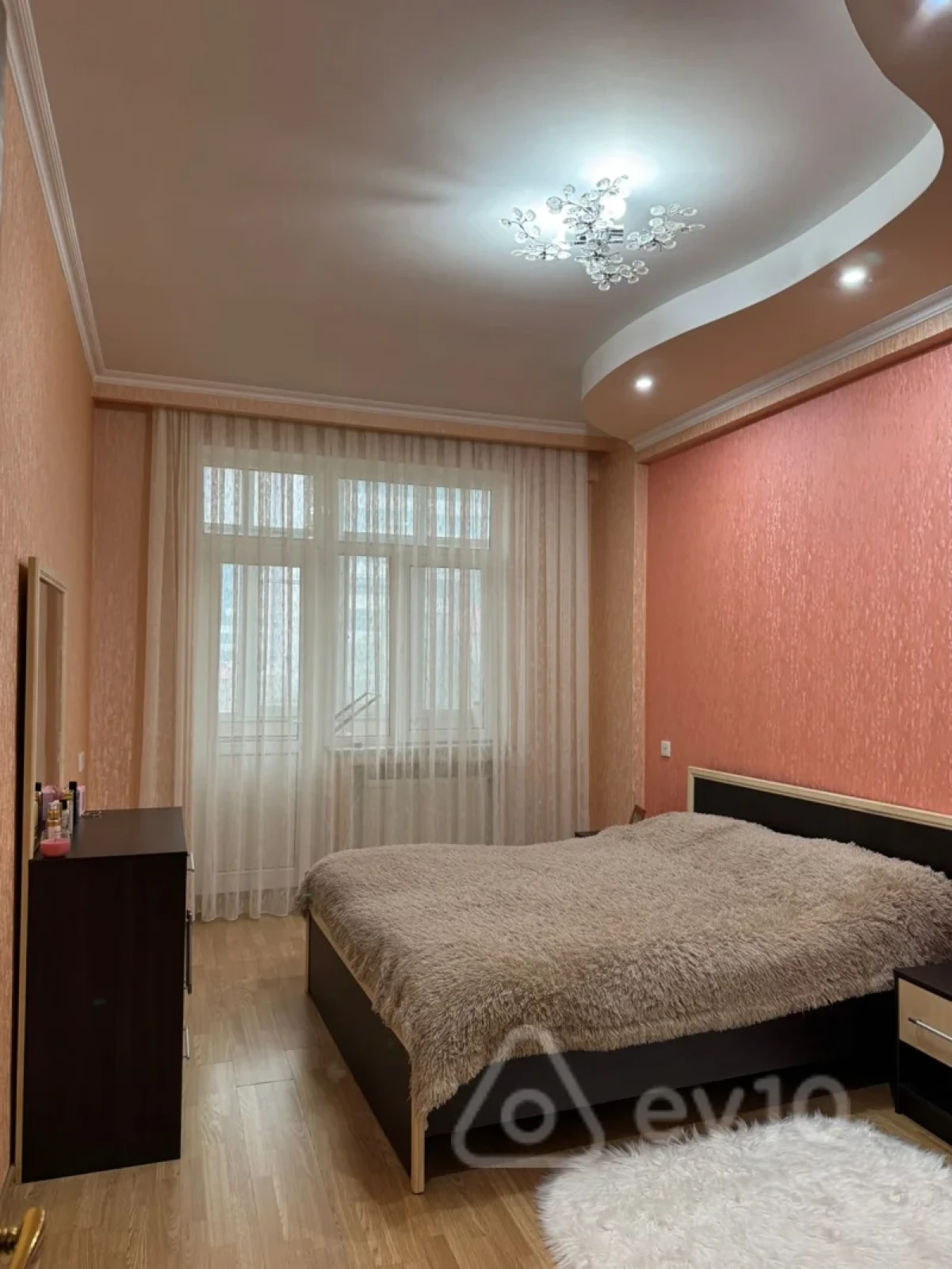 Satılır 3 otaqlı yeni tikili 137 m²