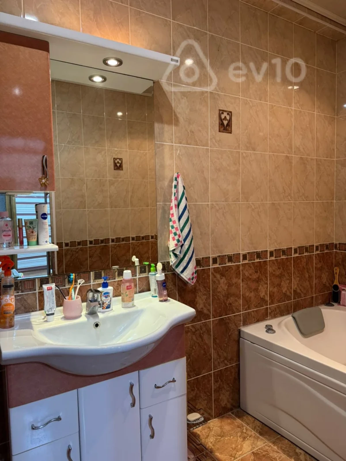 Satılır 3 otaqlı yeni tikili 137 m²