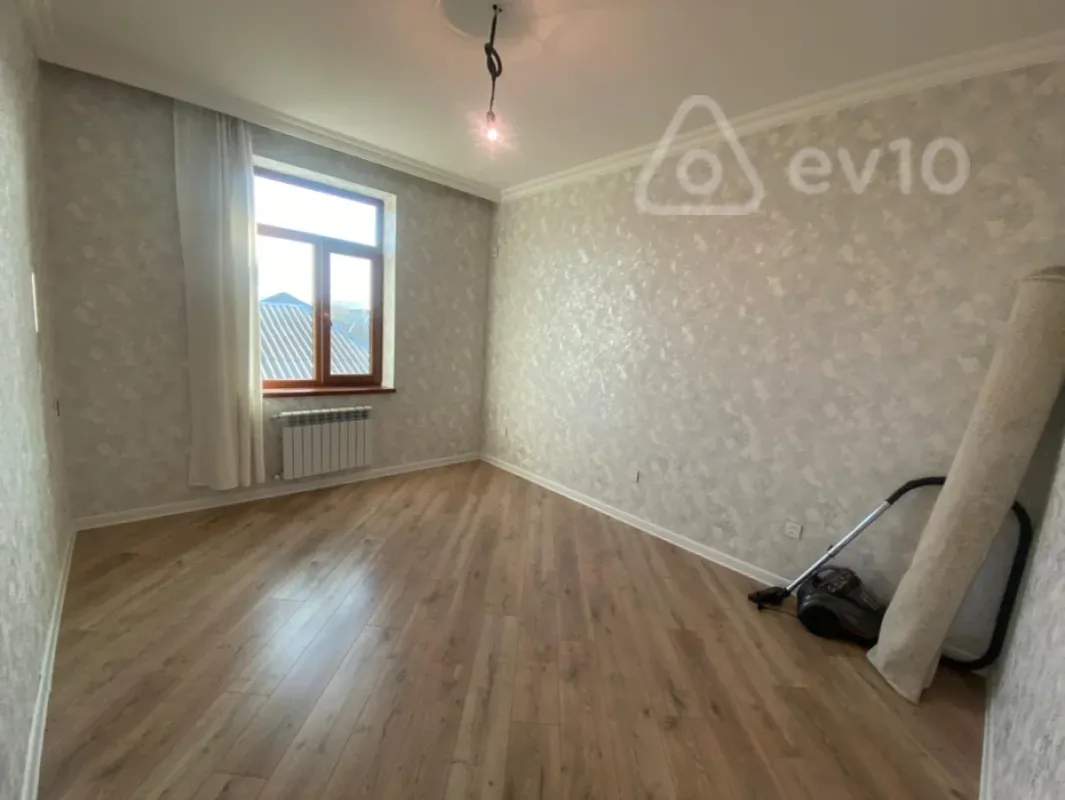 Satılır 6 otaqlı həyət evi 300 m²
