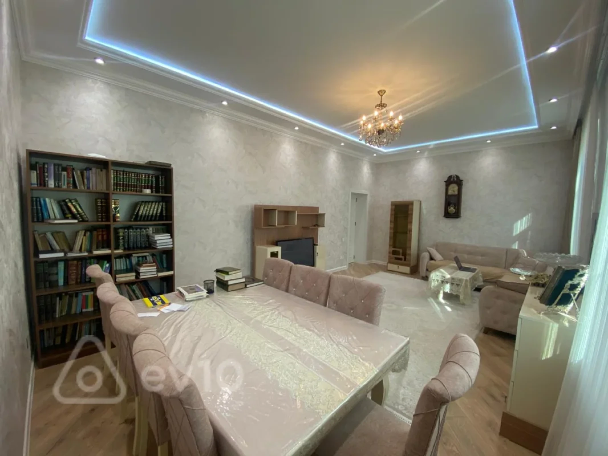 Satılır 6 otaqlı həyət evi 300 m²