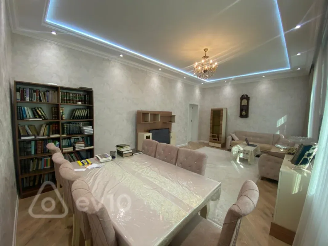 Satılır 6 otaqlı həyət evi 300 m²