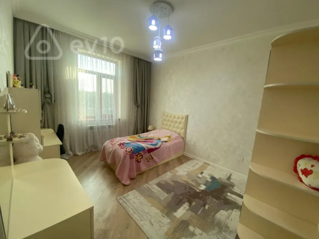 Satılır 6 otaqlı həyət evi 300 m²