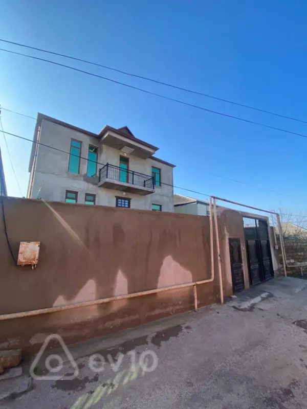 Satılır 6 otaqlı həyət evi 300 m²