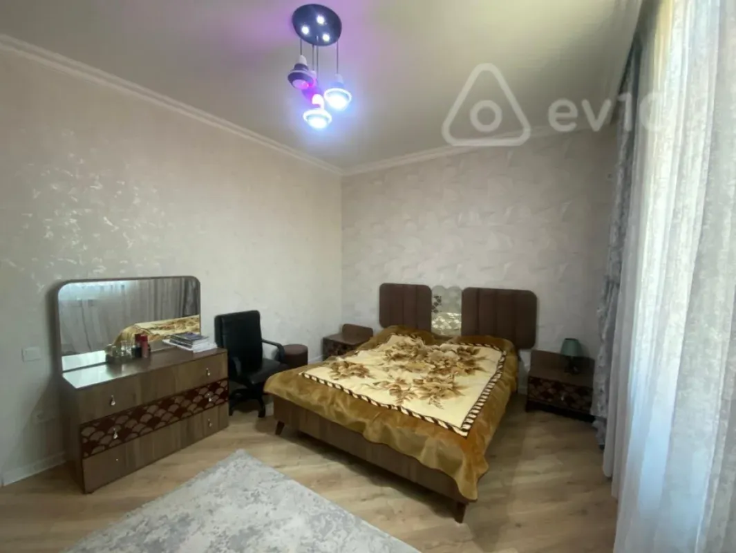 Satılır 6 otaqlı həyət evi 300 m²
