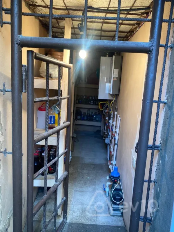 Satılır 6 otaqlı həyət evi 300 m²