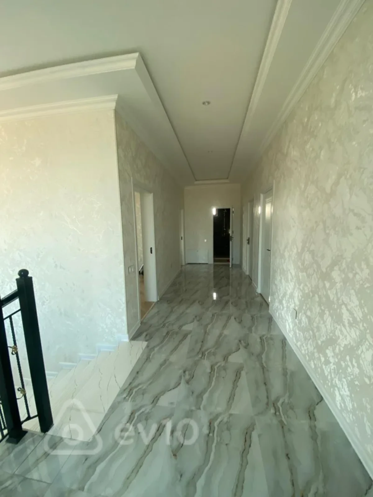 Satılır 6 otaqlı həyət evi 300 m²