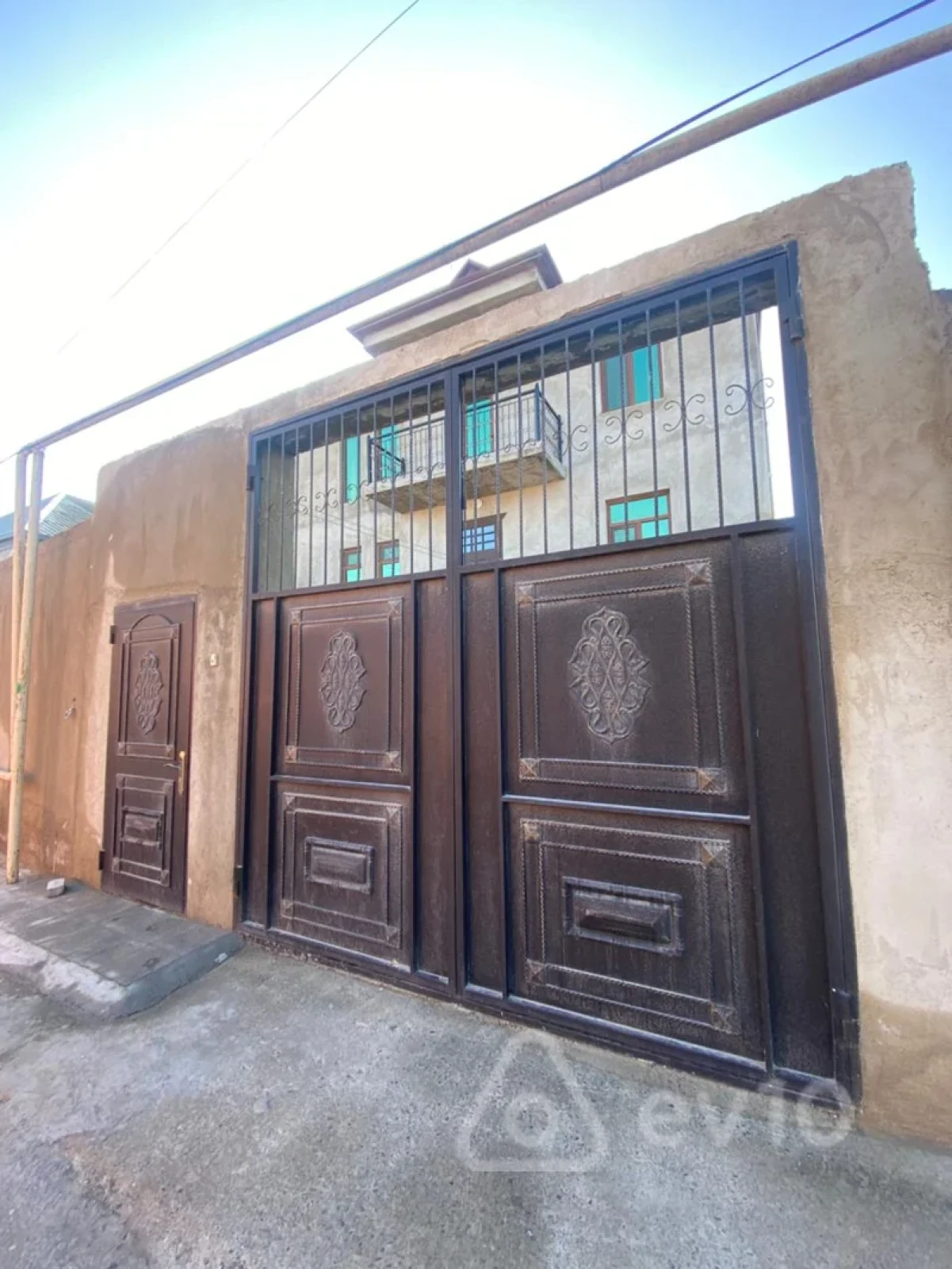 Satılır 6 otaqlı həyət evi 300 m²