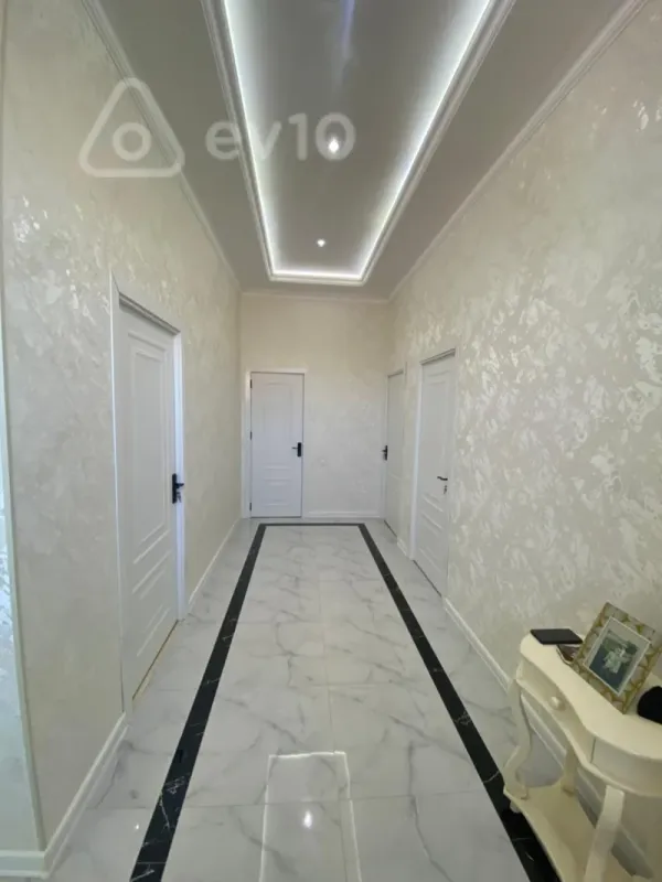 Satılır 6 otaqlı həyət evi 300 m²