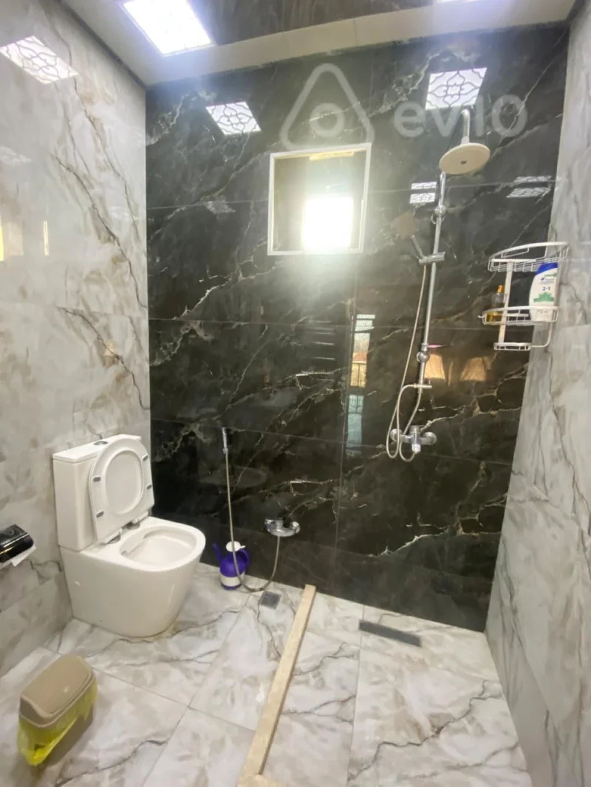 Satılır 6 otaqlı həyət evi 300 m²