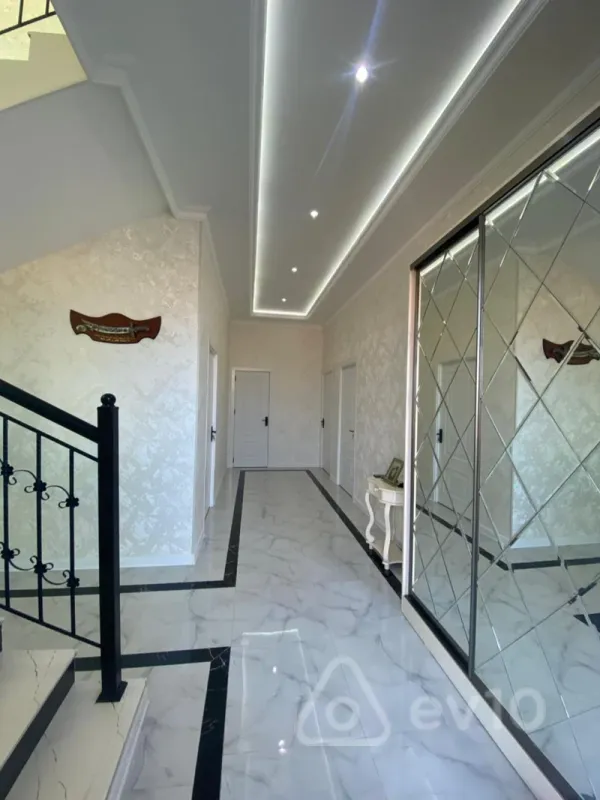Satılır 6 otaqlı həyət evi 300 m²