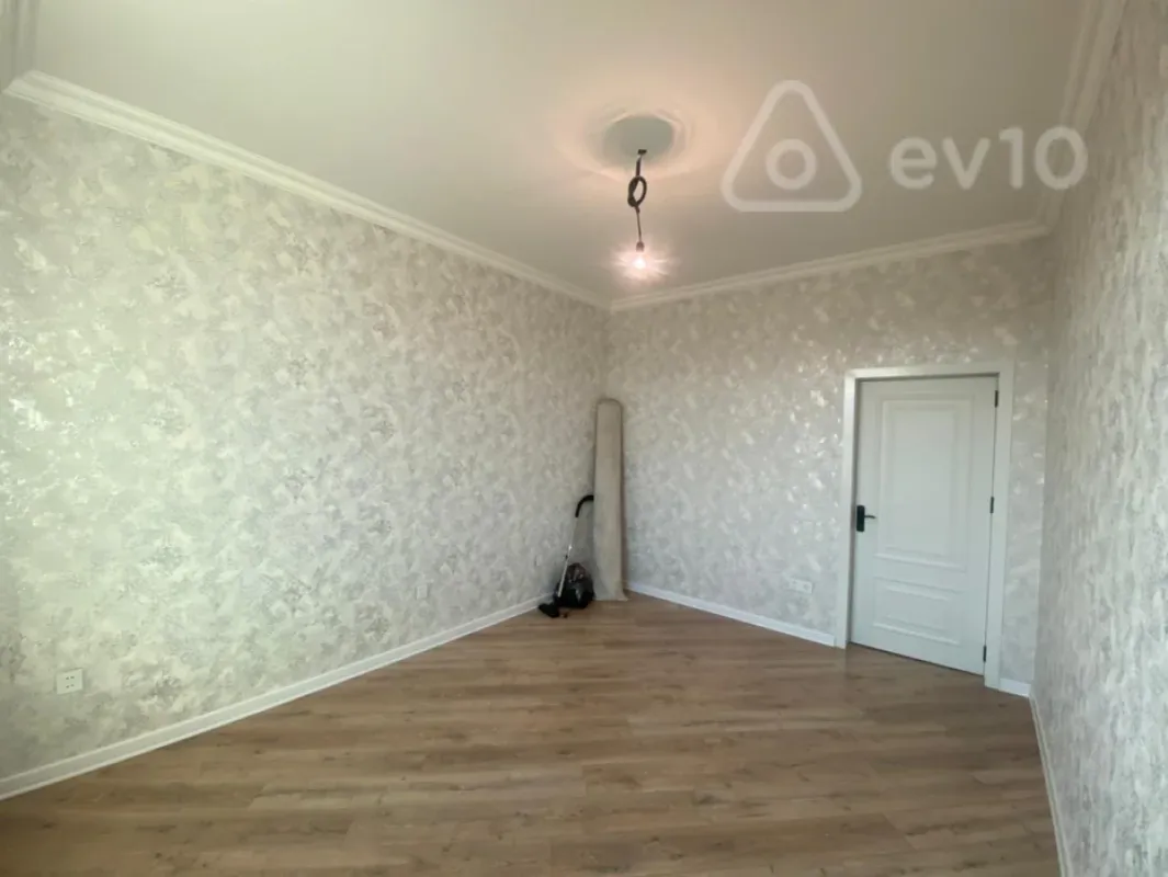 Satılır 6 otaqlı həyət evi 300 m²