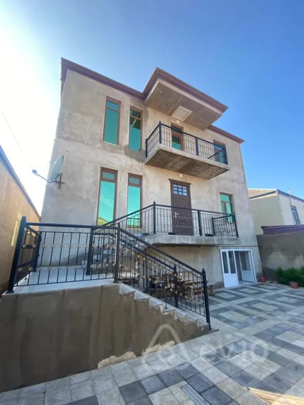 Satılır 6 otaqlı həyət evi 300 m²