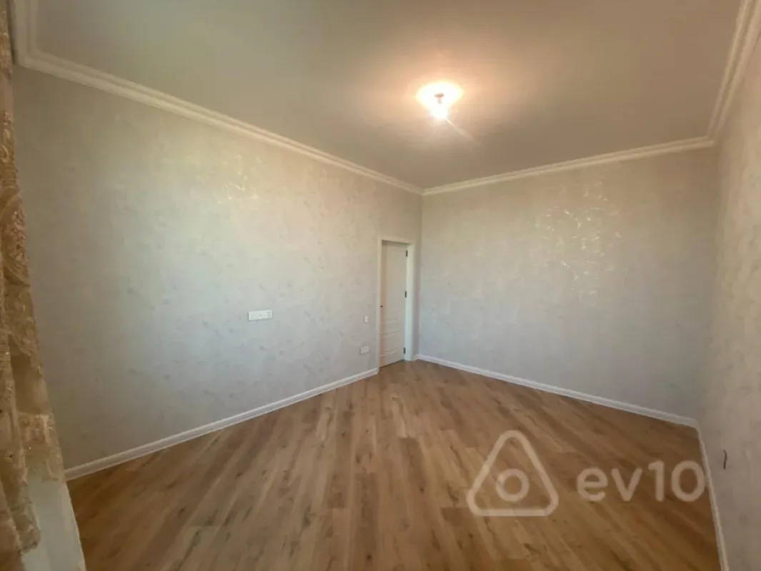 Satılır 6 otaqlı həyət evi 300 m²