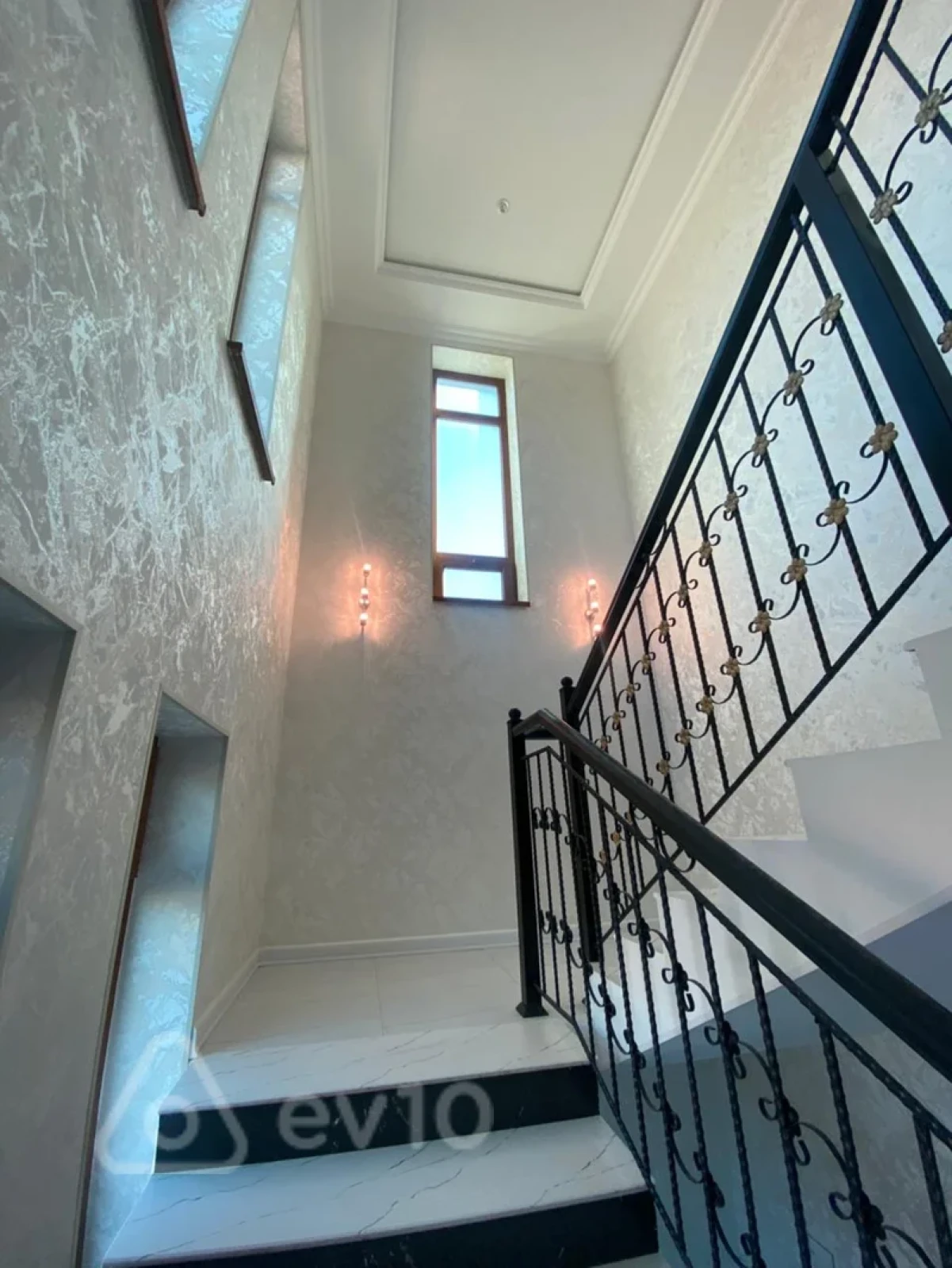 Satılır 6 otaqlı həyət evi 300 m²