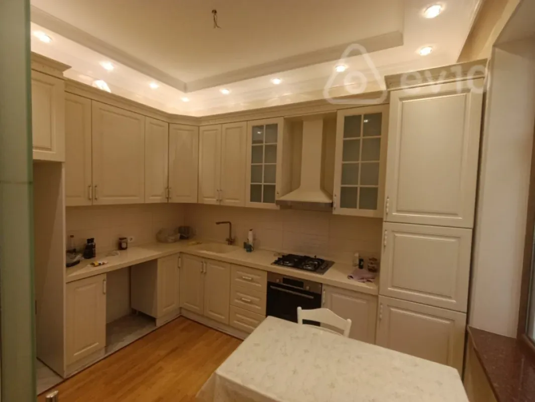 Kirayə verilir 3 otaqlı köhnə tikili 100 m²