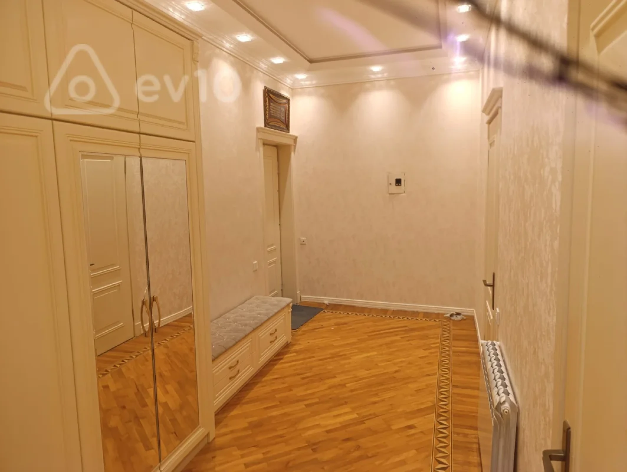 Kirayə verilir 3 otaqlı köhnə tikili 100 m²