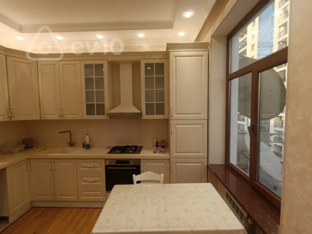 Kirayə verilir 3 otaqlı köhnə tikili 100 m²