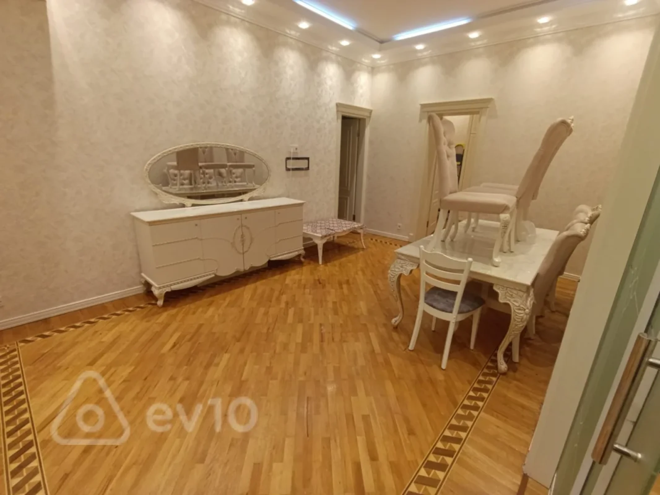 Kirayə verilir 3 otaqlı köhnə tikili 100 m²