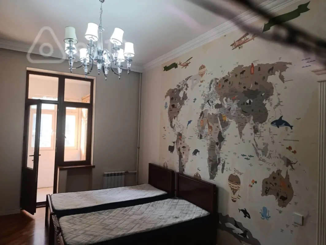 Kirayə verilir 3 otaqlı köhnə tikili 100 m²