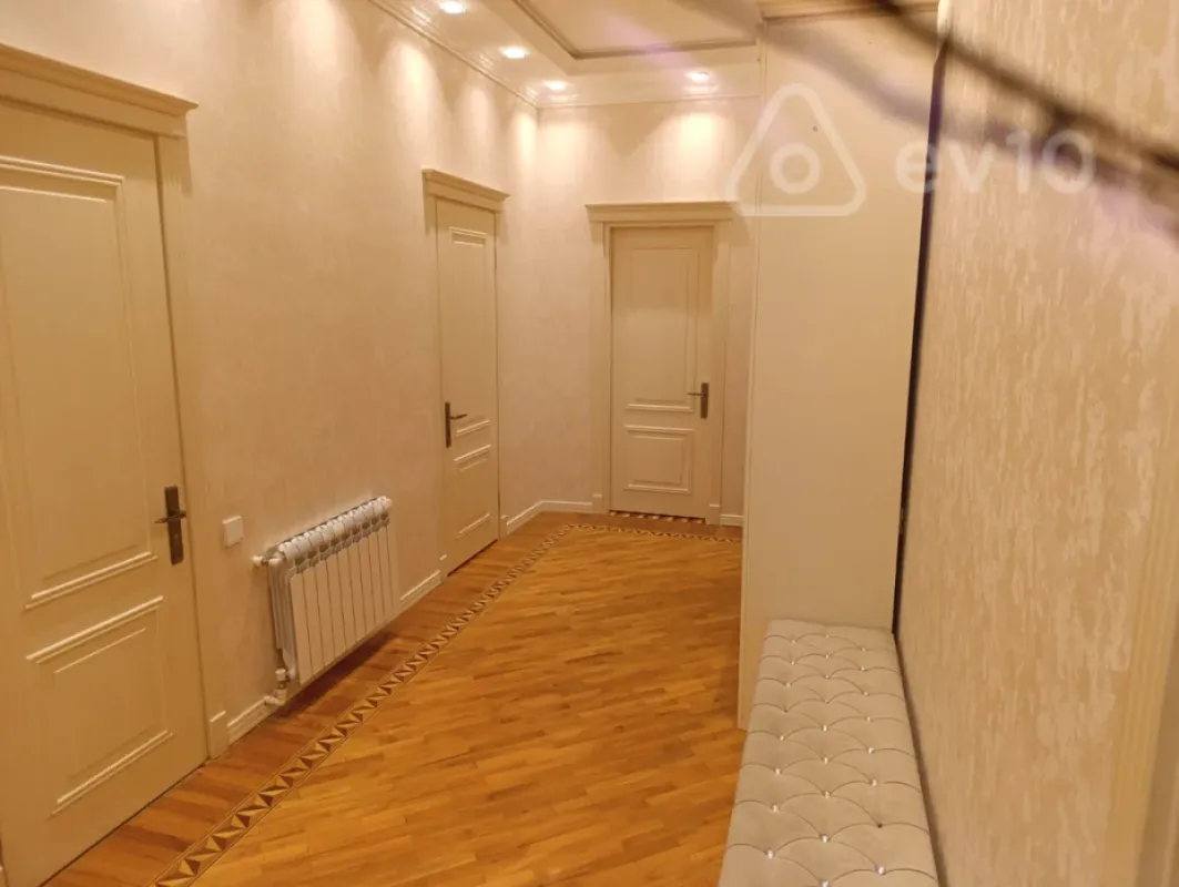 Kirayə verilir 3 otaqlı köhnə tikili 100 m²