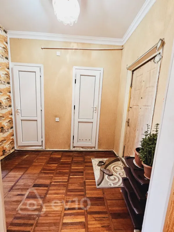 Kirayə verilir 2 otaqlı köhnə tikili 60 m²