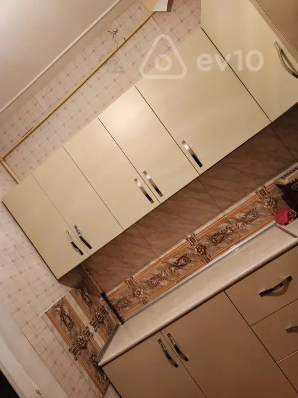 Kirayə verilir 1 otaqlı köhnə tikili 30 m²