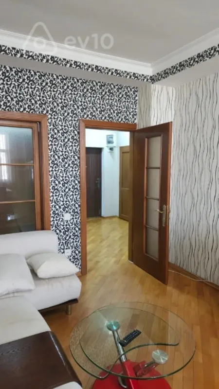 Kirayə verilir 2 otaqlı yeni tikili 70 m²