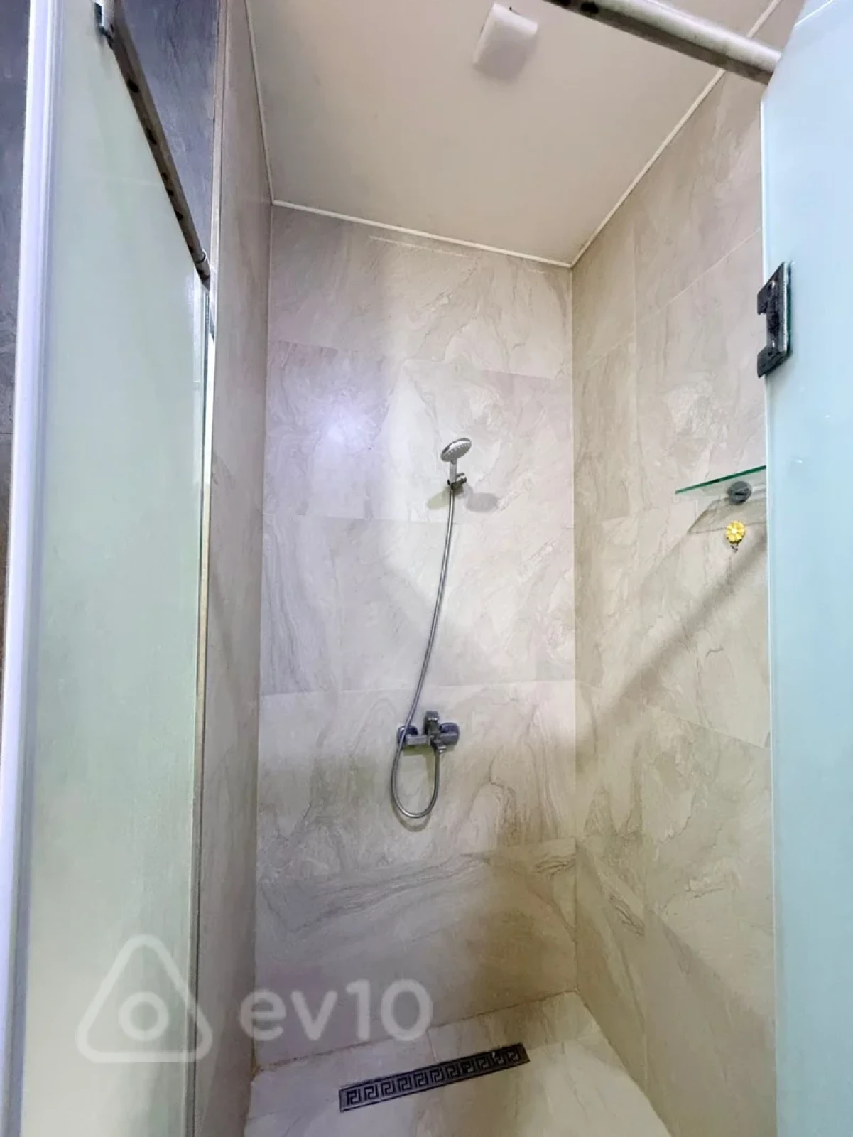 Kirayə verilir 4 otaqlı yeni tikili 193 m²