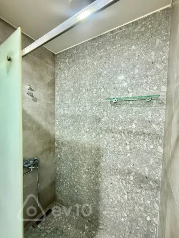 Kirayə verilir 4 otaqlı yeni tikili 193 m²