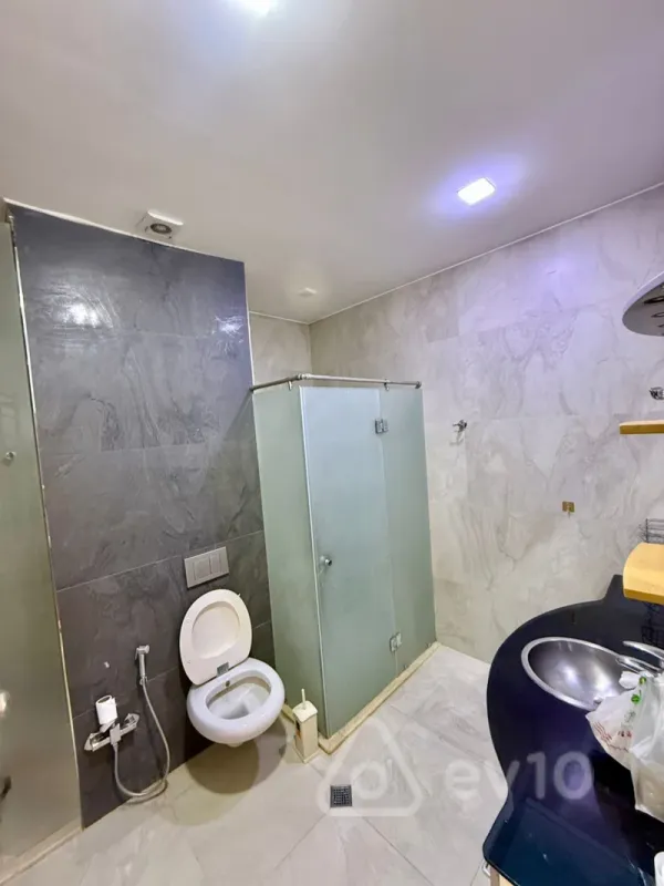 Kirayə verilir 4 otaqlı yeni tikili 193 m²