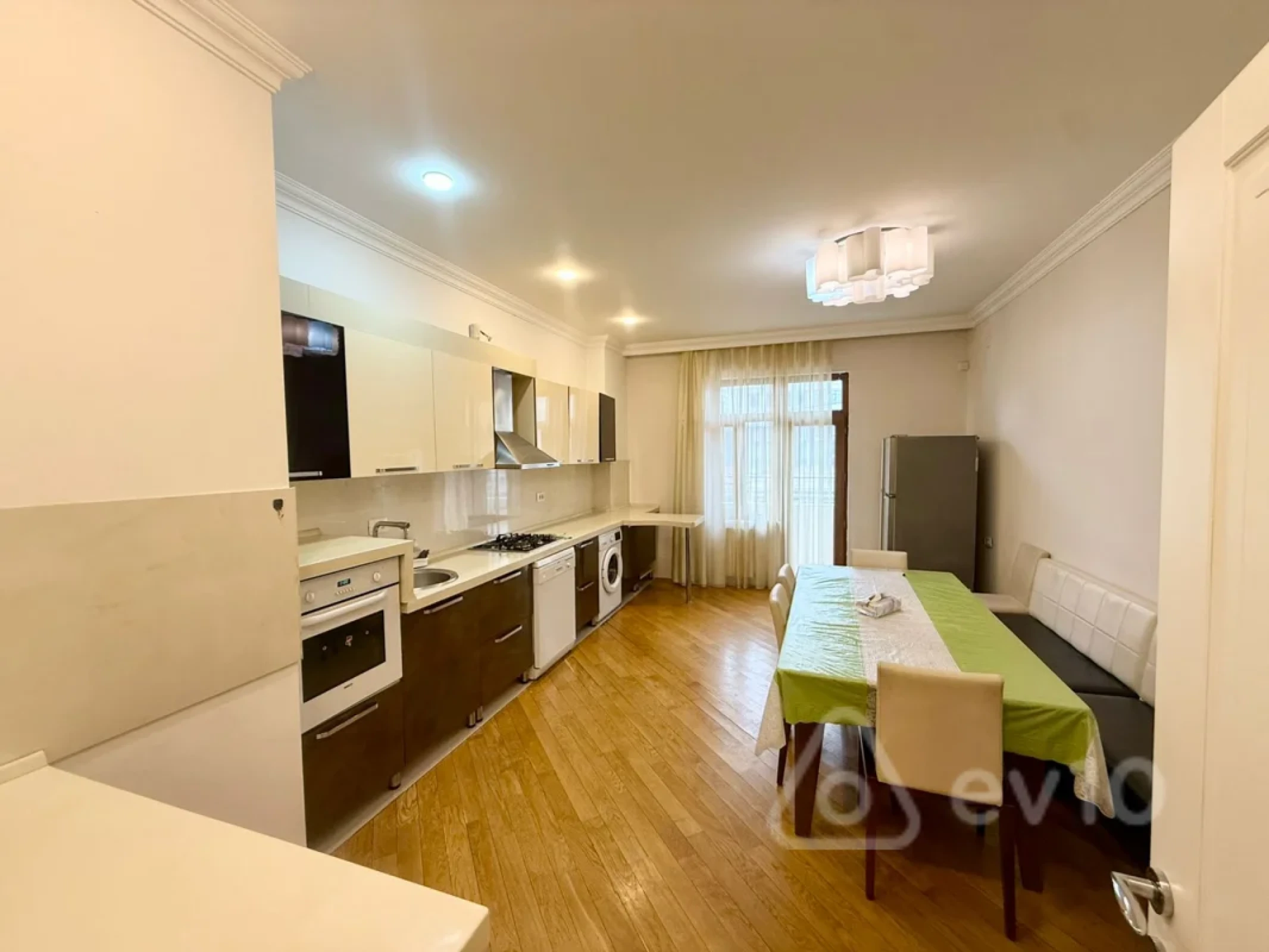 Kirayə verilir 4 otaqlı yeni tikili 193 m²